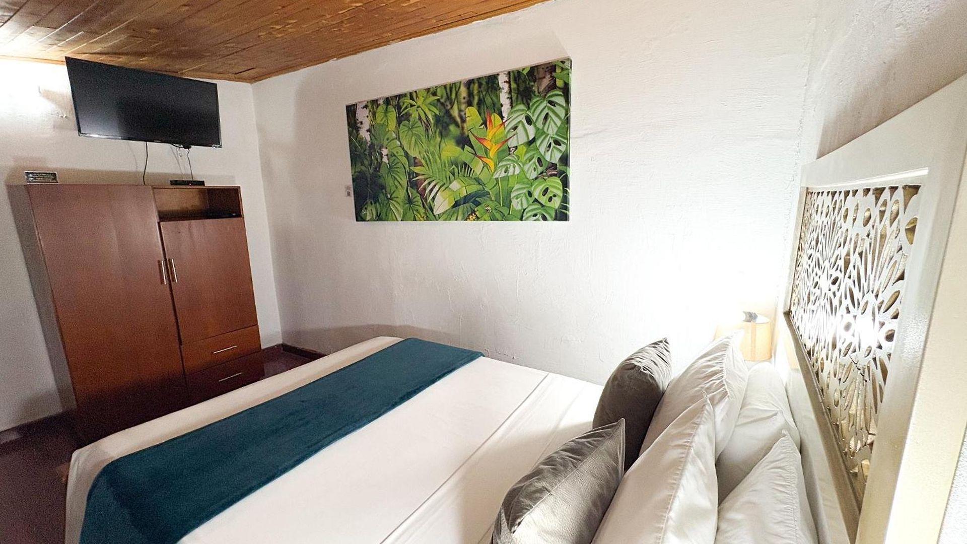 Hotel At The Park 3*