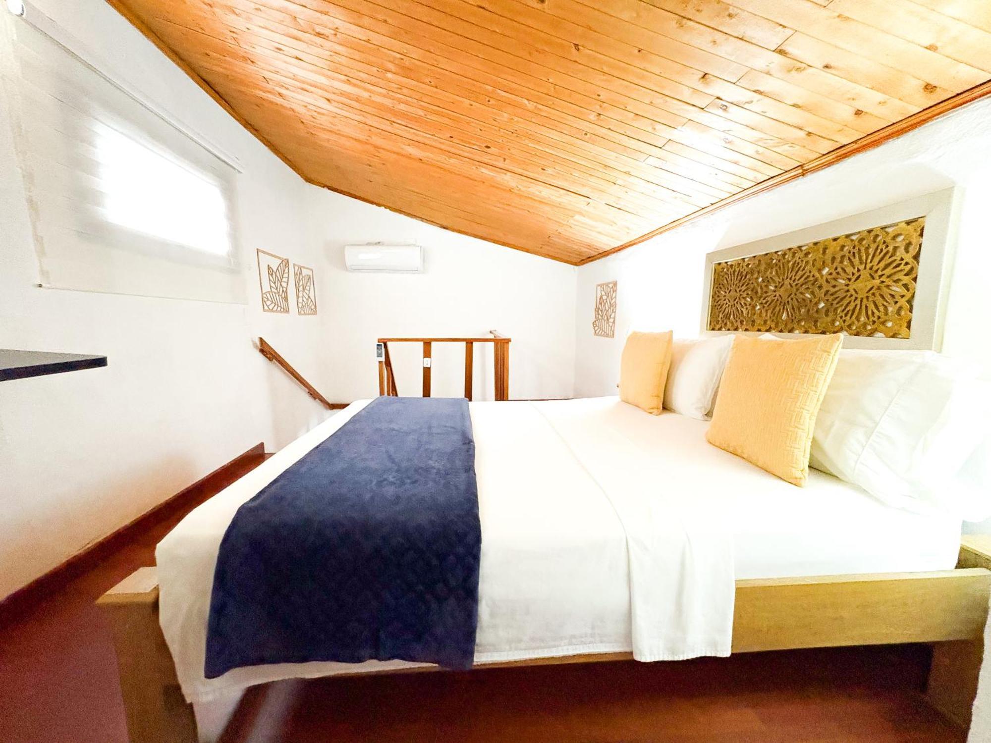 Hotel At The Park 3*