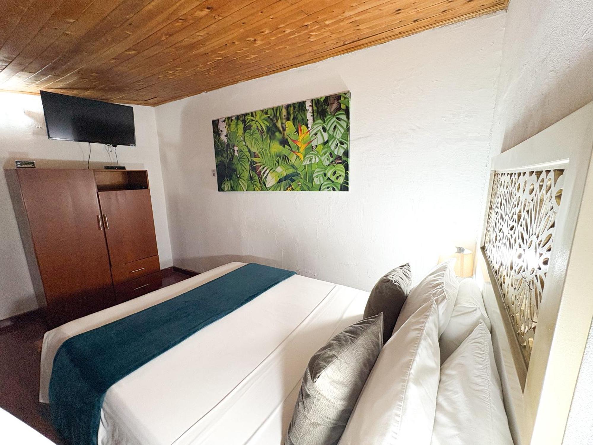 Hotel At The Park 3*